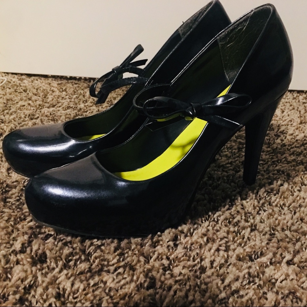 Princess Vera Wang Heels Size 9 😍